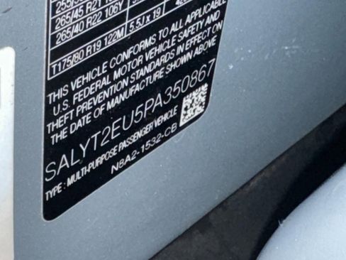 Used 2023 Land Rover Range Rover Velar R-Dynamic S image 32