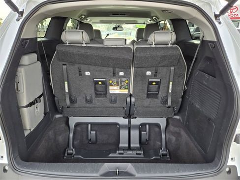 Used 2025 Toyota Sienna XLE image 16