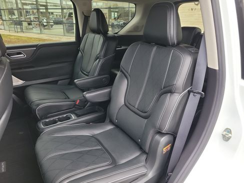Used 2025 INFINITI QX80 Sensory AWD/4WD image 29