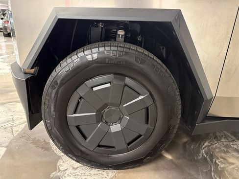 Used 2025 Tesla Cybertruck AWD Crew Cab image 11