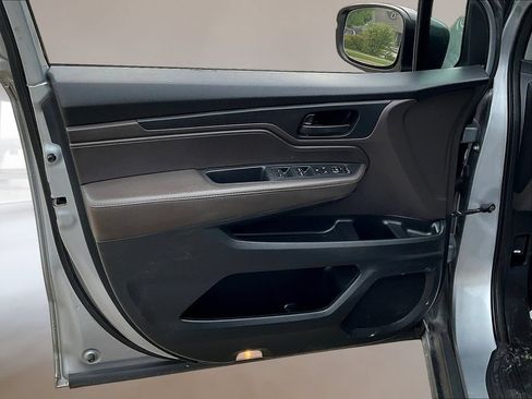Used 2018 Honda Odyssey LX image 19