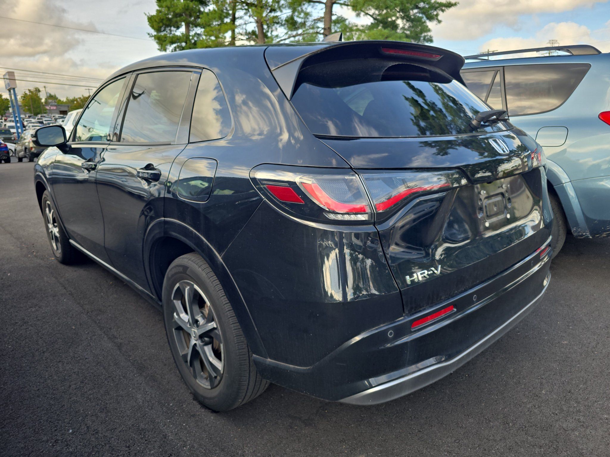 Used 2024 Honda HR-V EX-L image 4