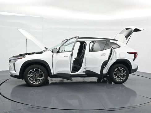 Used 2025 Chevrolet Trax LT FWD image 40