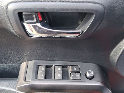 Used 2018 Toyota Tacoma TRD Sport image 22