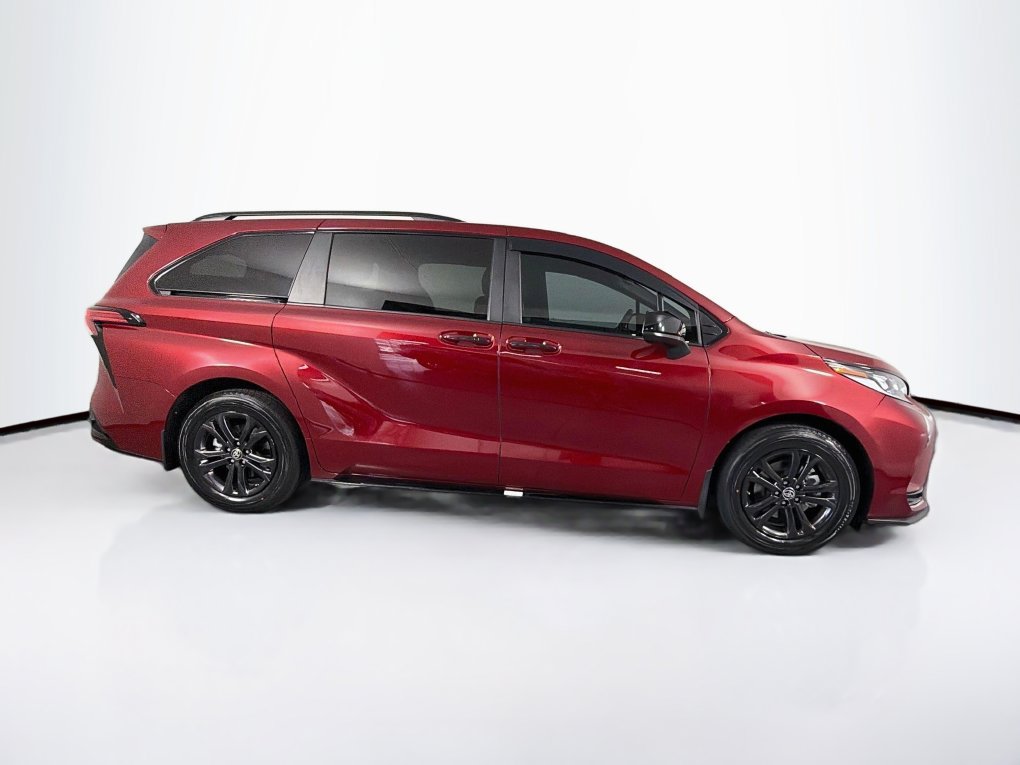 Used 2025 Toyota Sienna XSE w/ XSE Plus Package AWD/4WD image 11