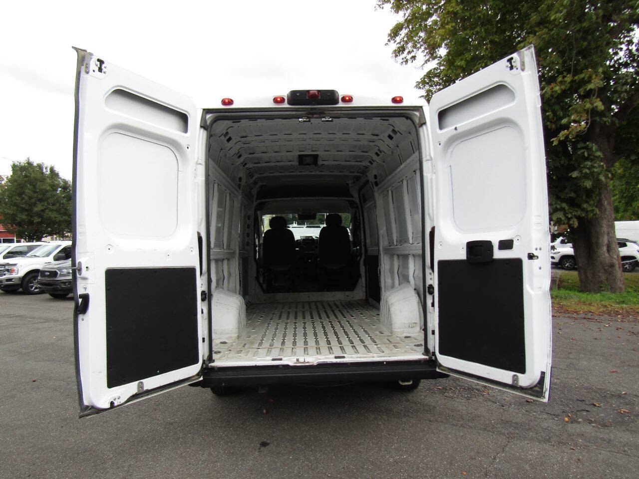 Used 2025 RAM ProMaster 3500 w/ Convenience Group FWD image 18