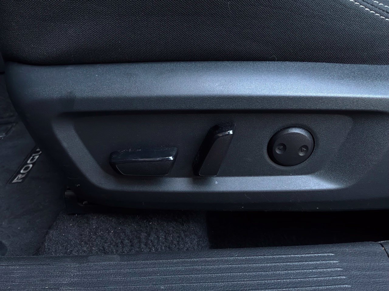 Used 2025 Nissan Rogue SV FWD image 11