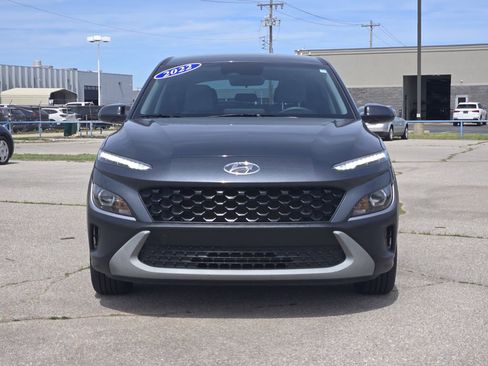 Used 2022 Hyundai Kona SE FWD image 2