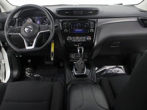 Used 2020 Nissan Rogue Sport S image 9