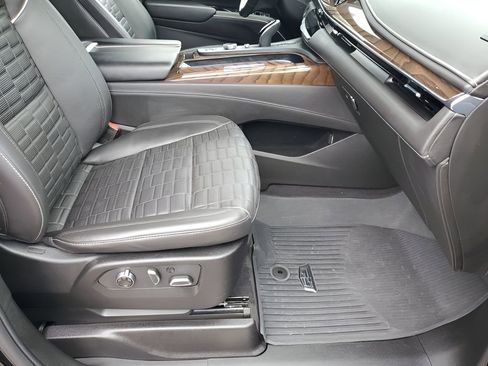 Certified 2023 Cadillac Escalade Sport Platinum w/ LPO, ONYX Package image 16