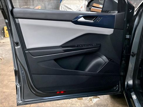 Used 2022 Volkswagen Taos SE w/ Panoramic Sunroof Package image 25