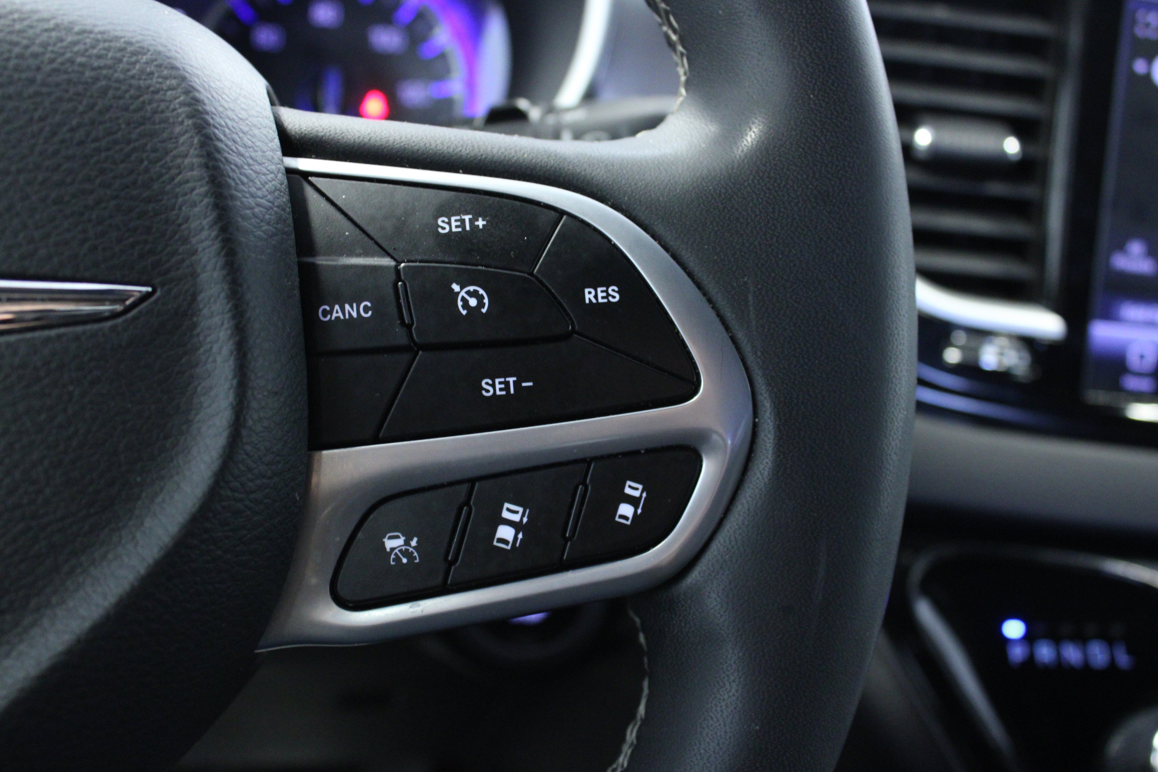 Used 2025 Chrysler Pacifica Select FWD image 22