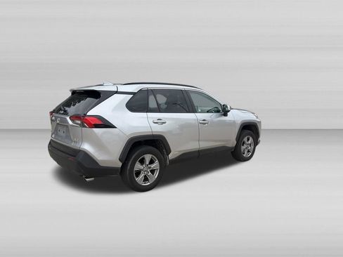 Used 2025 Toyota RAV4 XLE AWD/4WD image 4