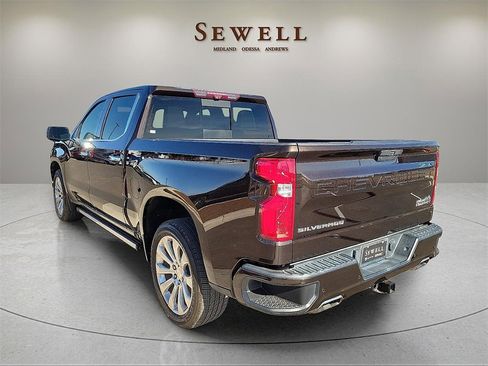 Used 2020 Chevrolet Silverado 1500 High Country w/ Technology Package image 3