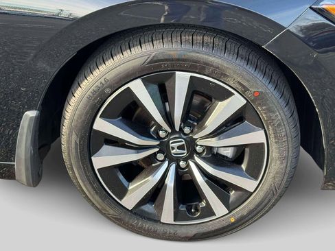 Used 2024 Honda Civic EX-L image 9