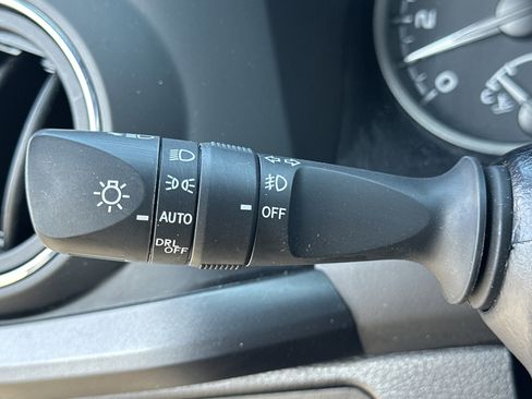 Used 2022 Toyota Tacoma TRD Off-Road image 14