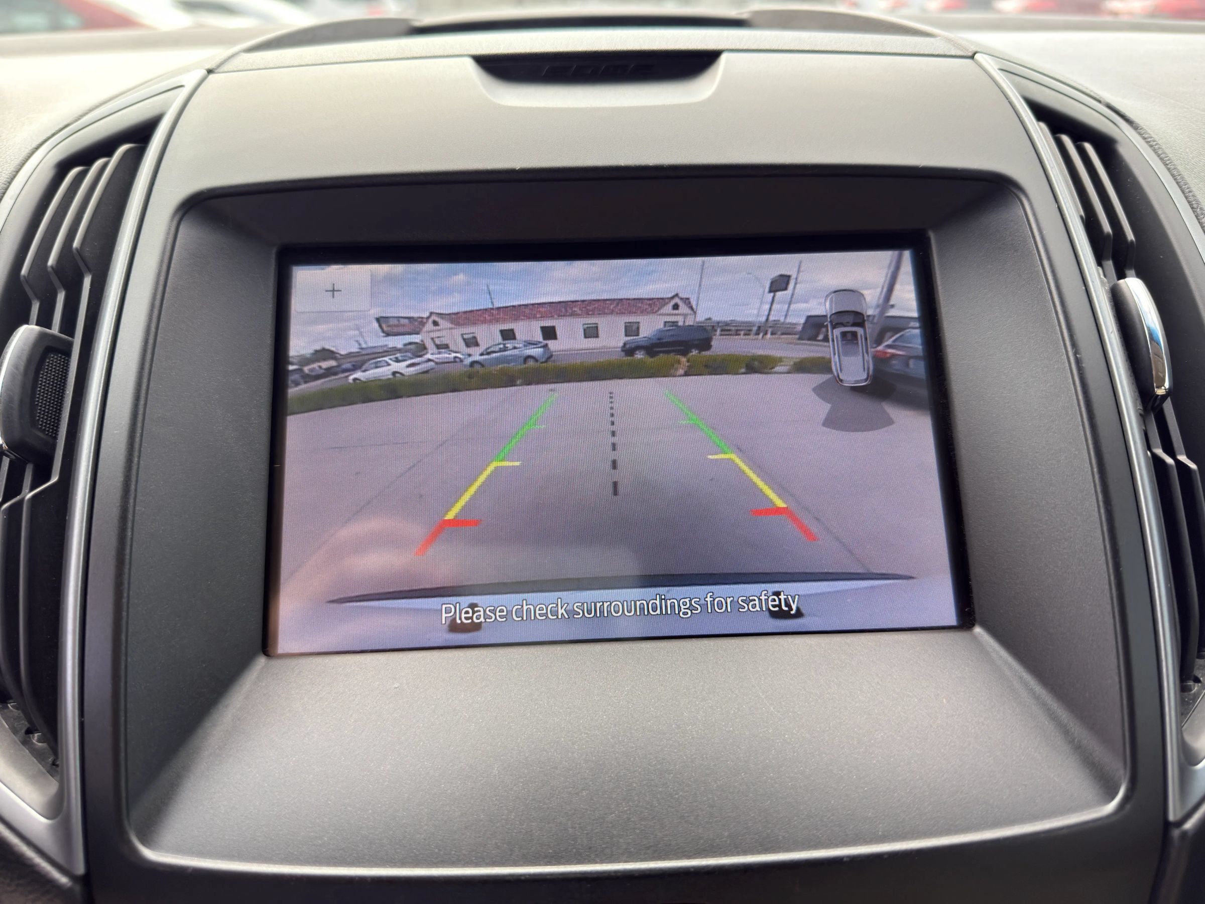 Used 2020 Ford Edge SE FWD image 18