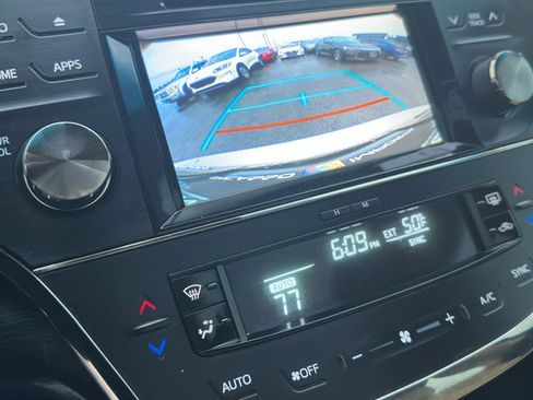 Used 2018 Toyota Avalon Touring image 22