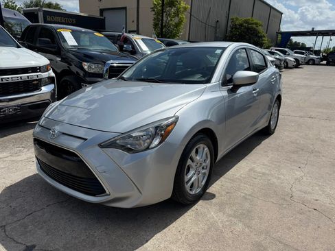 Used 2017 Toyota Yaris iA FWD image 3