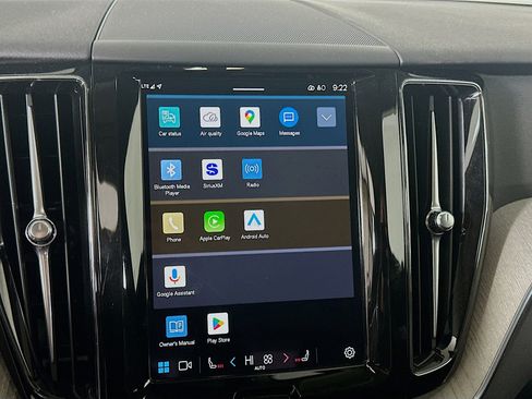 Used 2025 Volvo XC60 B5 Plus image 21