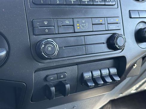 Used 2014 Ford F550 4x4 Regular Cab Super Duty image 16