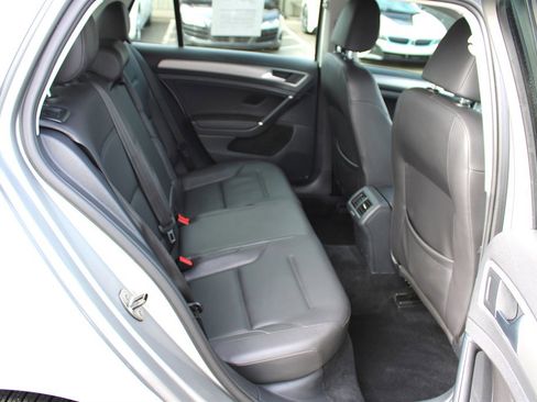 Used 2015 Volkswagen Golf TDI S image 19