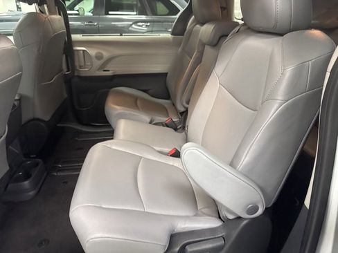 Used 2024 Toyota Sienna XLE image 20