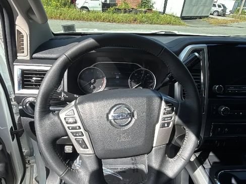 Used 2021 Nissan Titan SV w/ SV Convenience Package image 10