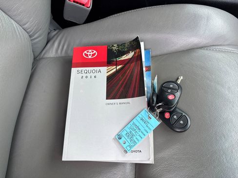 Used 2016 Toyota Sequoia SR5 RWD image 40