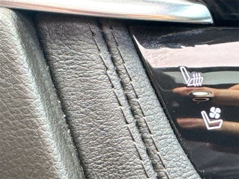 Used 2024 Cadillac XT6 Premium Luxury w/ Technology Package image 22