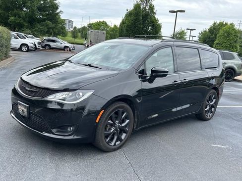 Used 2018 Chrysler Pacifica Limited w/ Advanced Safetytec Group FWD image 8