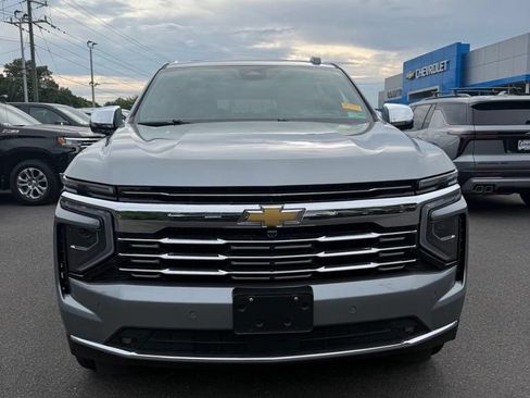 Used 2025 Chevrolet Suburban Premier AWD/4WD image 8