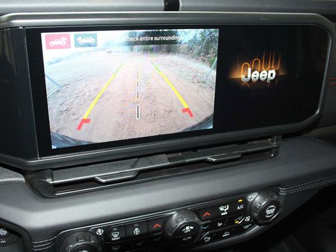 Used 2025 Jeep Wrangler Unlimited Rubicon w/ Safety Group AWD/4WD image 39