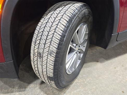 Used 2024 Chevrolet Traverse LT image 32