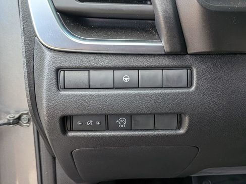 Used 2023 Nissan Rogue SV AWD/4WD image 18