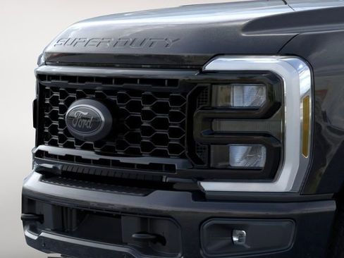 New 2026 Ford F250 Lariat w/ Black Appearance Package image 31