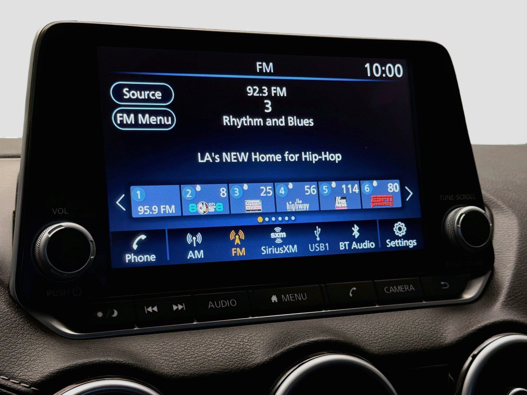 Used 2025 Nissan Sentra SV FWD image 8