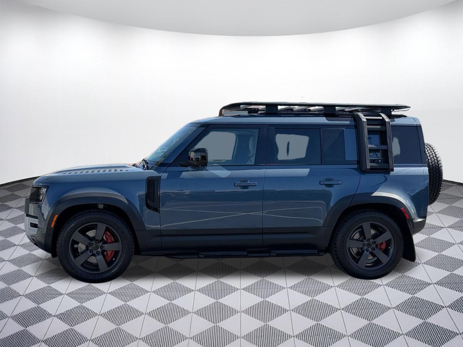 Used 2024 Land Rover Defender 110 S AWD/4WD image 2
