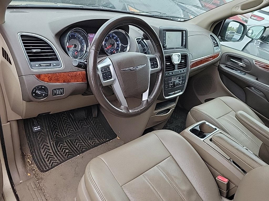 Used 2012 Chrysler Town & Country Touring-L w/ Driver Convenience Group FWD image 7