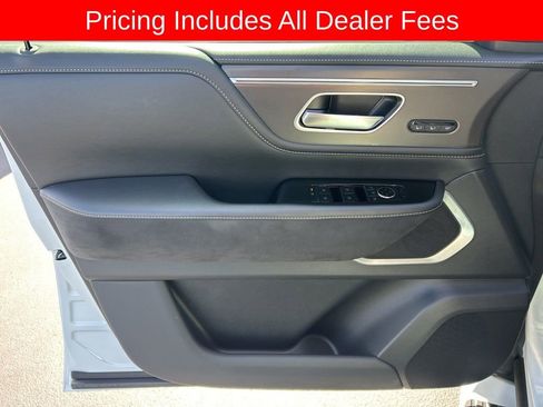 Used 2025 INFINITI QX80 Luxe AWD/4WD image 3