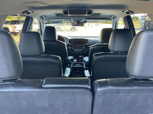 Used 2019 Honda Pilot Touring image 18