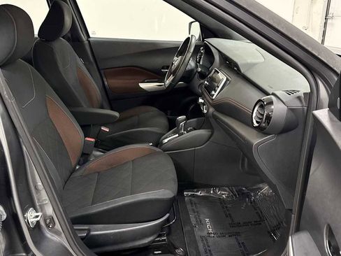 Used 2019 Nissan Kicks SR image 28