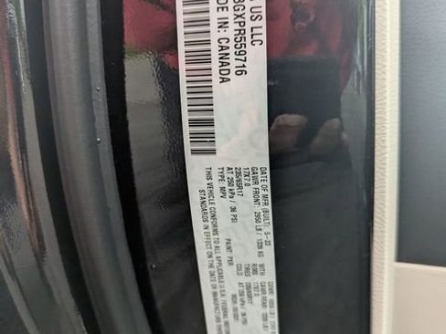 Used 2023 Chrysler Pacifica Touring-L FWD image 36