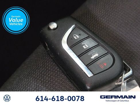 Used 2020 Toyota Corolla LE FWD image 32