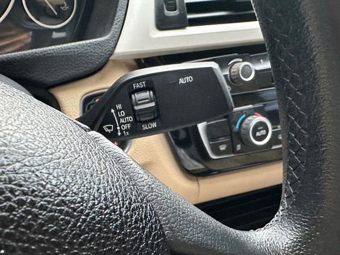 Used 2018 BMW 320i Sedan image 29