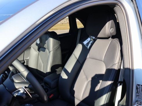 New 2026 Porsche Macan image 5