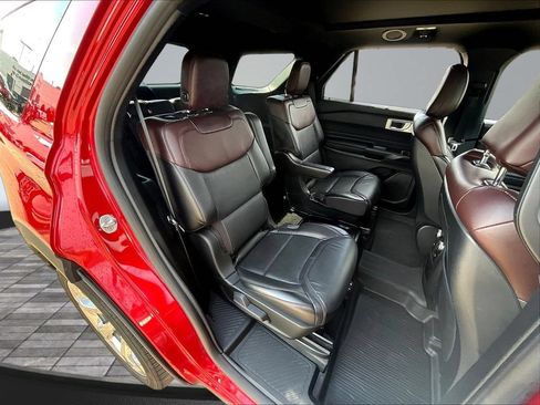Used 2020 Ford Explorer Platinum w/ Premium Technology Package AWD/4WD image 27