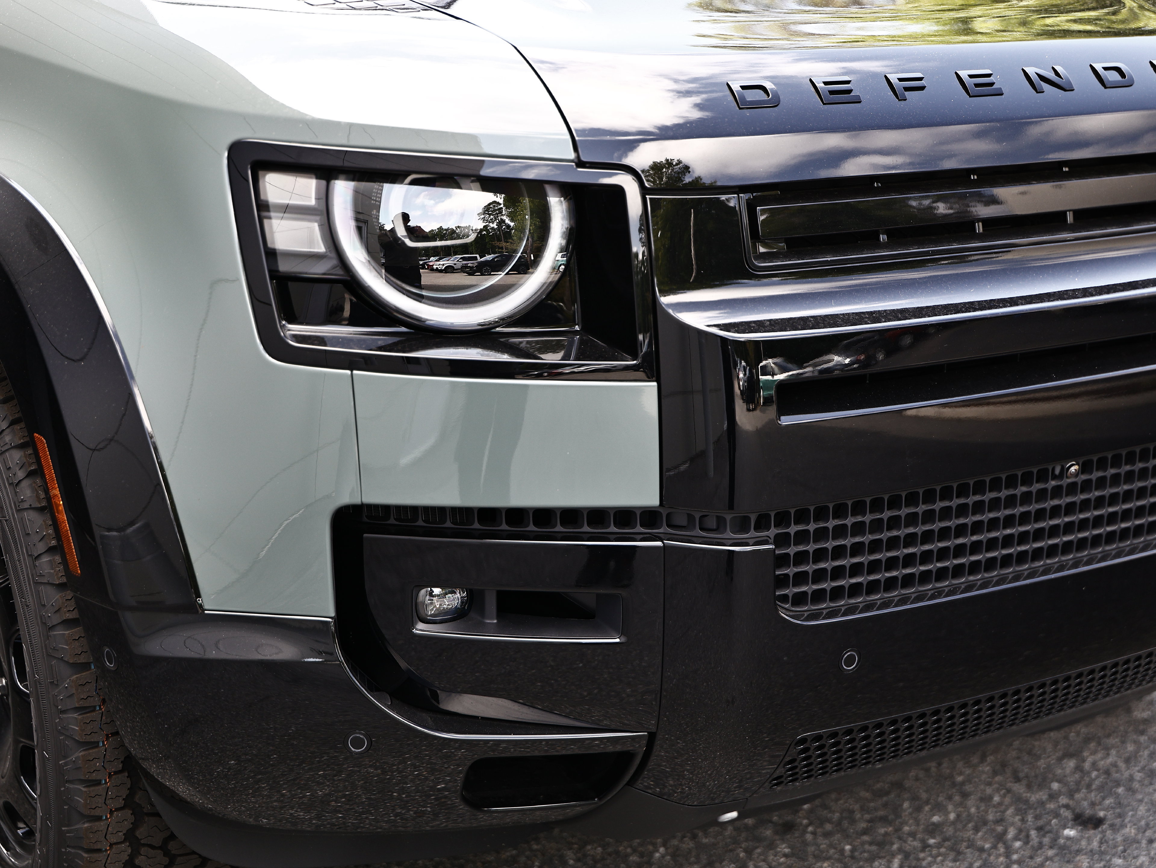 New 2026 Land Rover Defender 110 AWD/4WD image 18