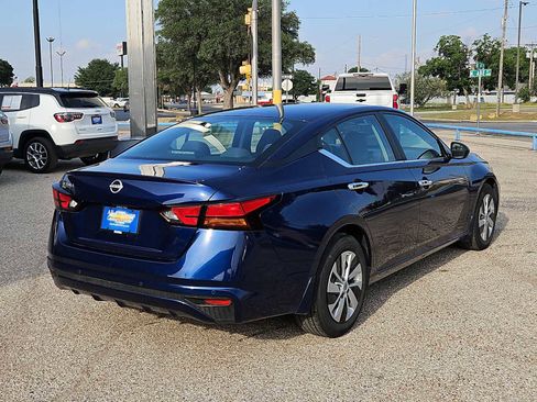 Used 2024 Nissan Altima 2.5 S FWD image 8