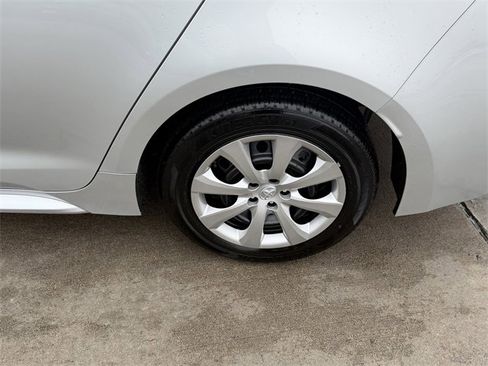 Used 2025 Toyota Corolla LE image 8